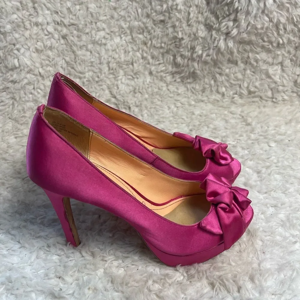 Pour La Victoire Satin Hot pink slip on platform heels peep toe SZ9.5